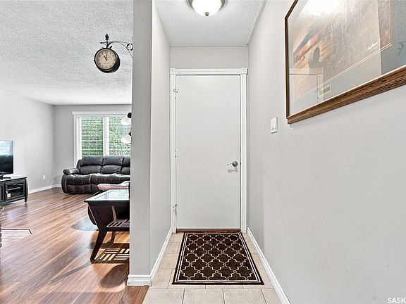 4th image of 3008 Eastview