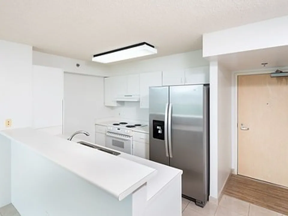 1450 Young St #805