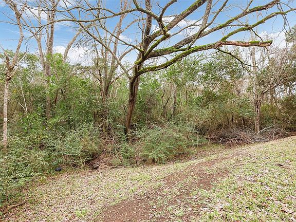4th image of 1305 Hidden Creek Lane