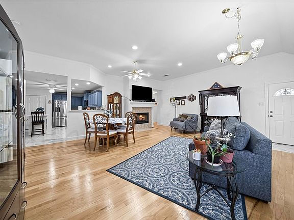 2nd image of 942 Cresthill Dr #20