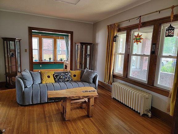4th image of 409 Lexington Ave