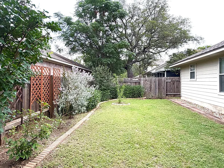 2325 Clover Ridge Dr — Photo 12