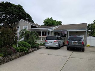 33 Ryan St, West Islip, NY 11795