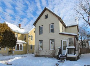 8 Grand St, Johnstown, NY 12095