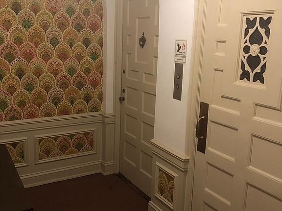 3rd image of 6901 S Oglesby Ave APT 2B