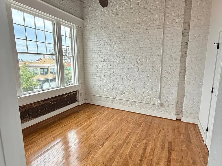 2033 W Broad St — Photo 33