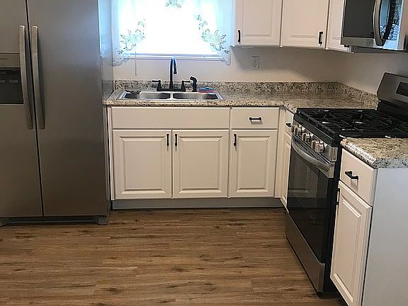 2nd image of 122 Main St