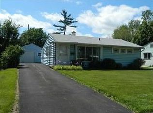 144 Meadow Lea Dr, Amherst, NY 14226