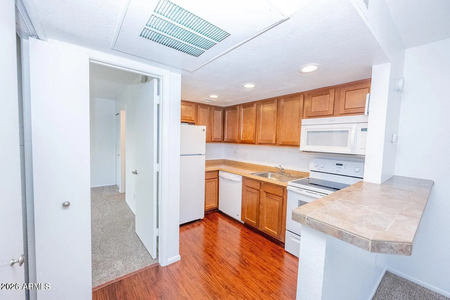 1 bed, 1.0 bath, 595 sqft, $1,100 — Photo 2