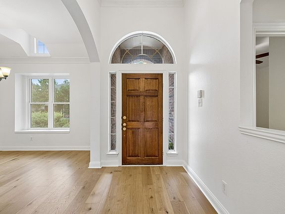 3rd image of 597 Southridge Way