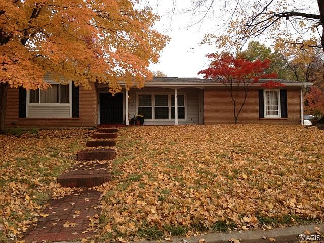 1st image of 960 Meadowgrass Dr