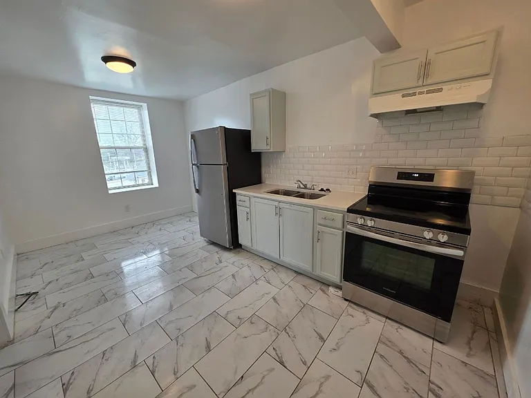 609 Fremont Ave #B — Photo 3