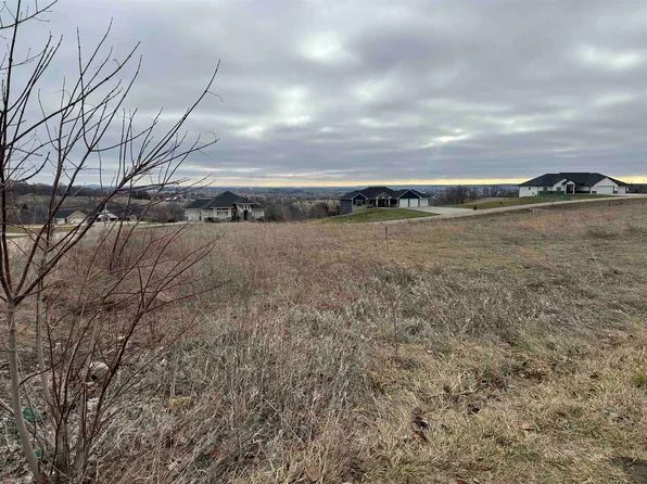 6 & 10 Tuscany Ridge Dr, Dubuque, IA 52002