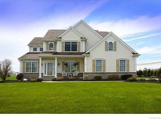 1 Muirfield Ln, Lancaster, NY 14086