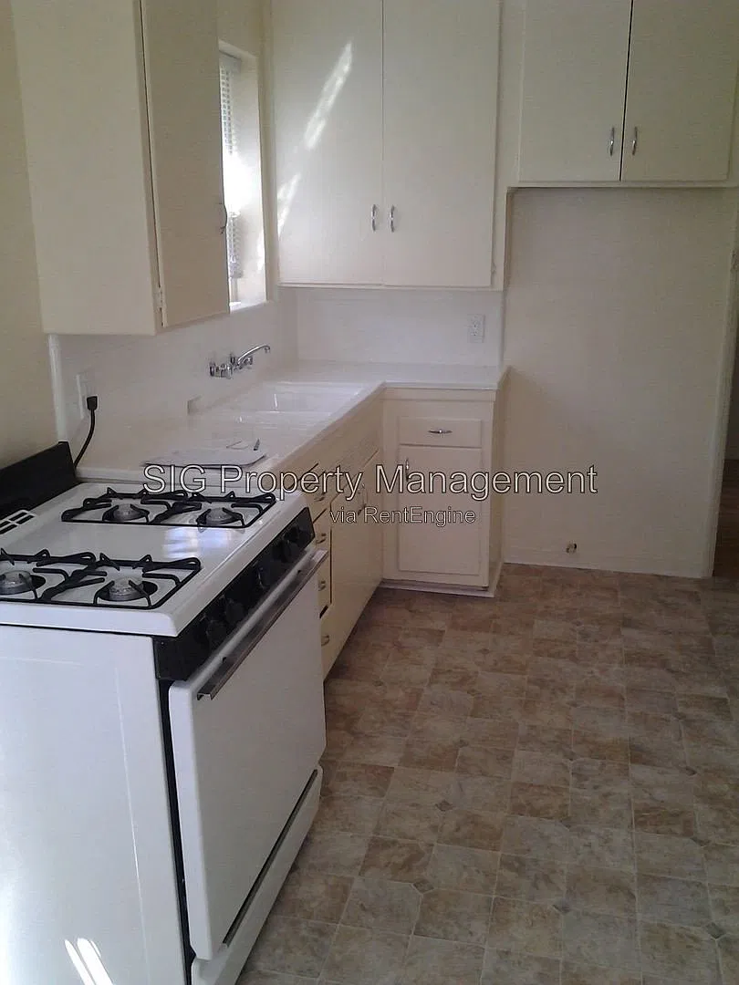 2 bed, 1.0 bath, $2,600 — Photo 4