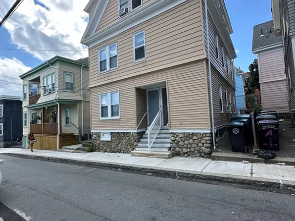 2 Park St, Salem, MA 01970