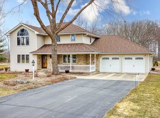 3042 Fairwinds Dr, Neenah, WI 54956