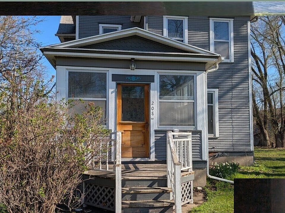 1st image of 208 W Skillet Ave