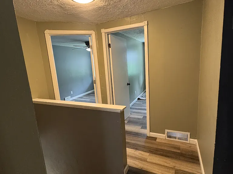 6015 Glenway Dr #B — Photo 12