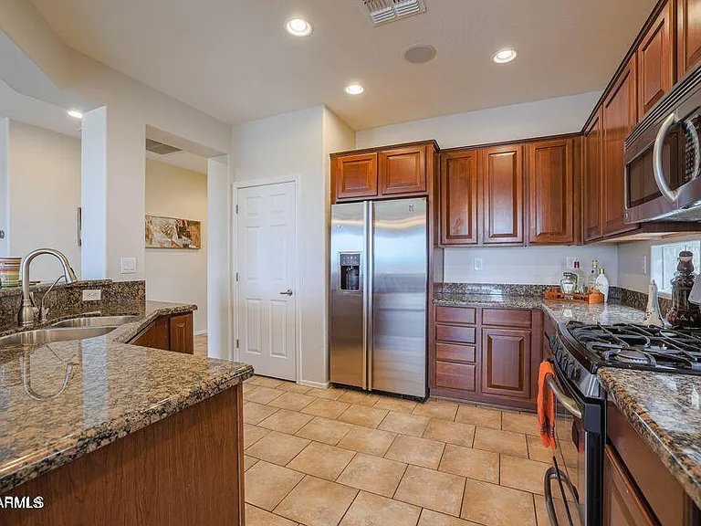 41520 N River Bend Ct — Photo 10