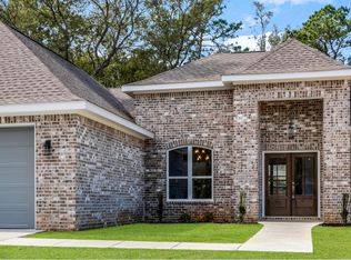 1525 S 7th St, Ocean Springs, MS 39564