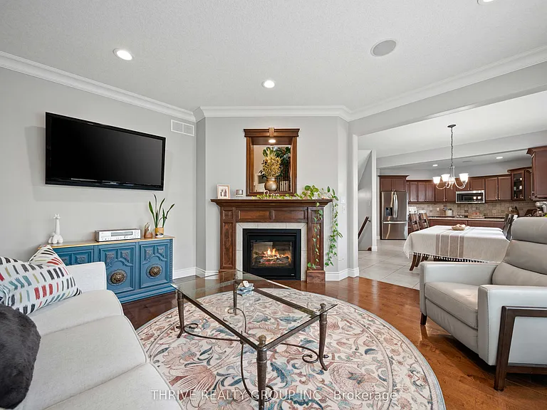 12 Ashwood Cres — Photo 12