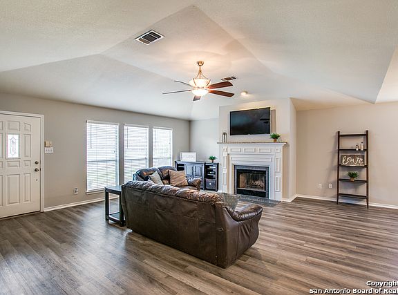 5th image of 2751 Montebello