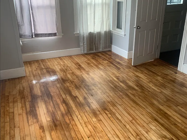 1247 Main St #3R — Photo 4