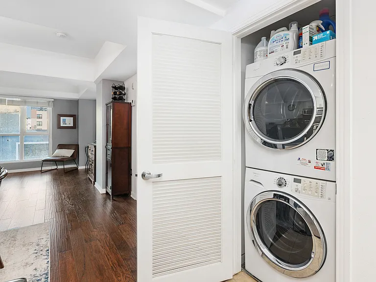 875 G St #302 — Photo 22