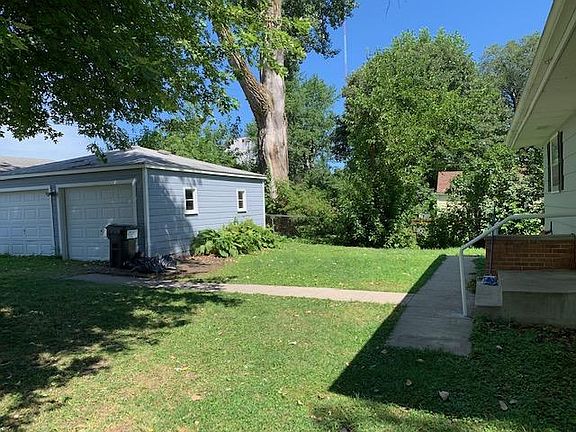 Proximity of garage to the house
