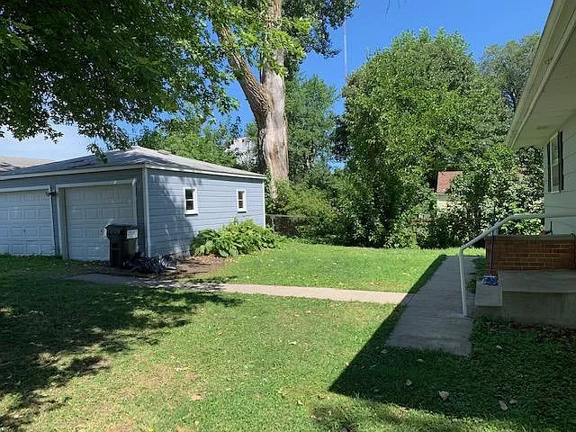 Proximity of garage to the house