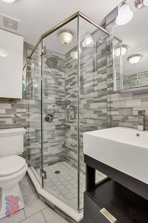 1590 Lexington Avenue — Photo 4