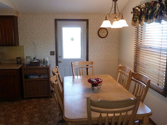 5th image of 31 Rollingwood Dr