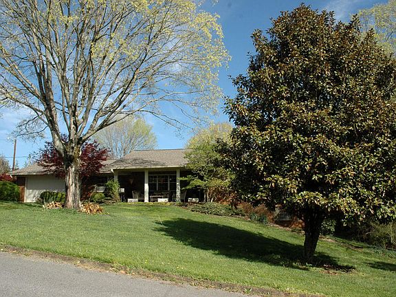 2nd image of 3915 Janice Dr #1