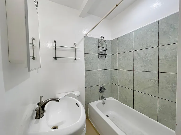 2450 Parker St — Photo 12