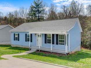 137 Alexander Heritage Dr, Hickory, NC 28601