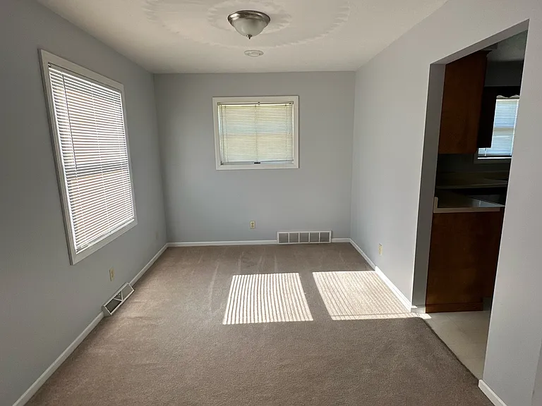 1444 Hyde Park Ave — Photo 8