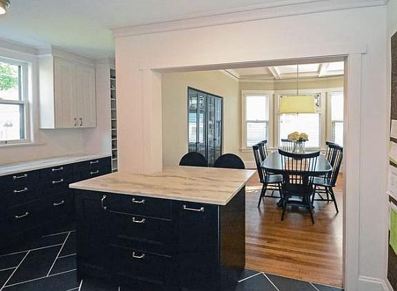 3rd image of 1565 Laurel Ave