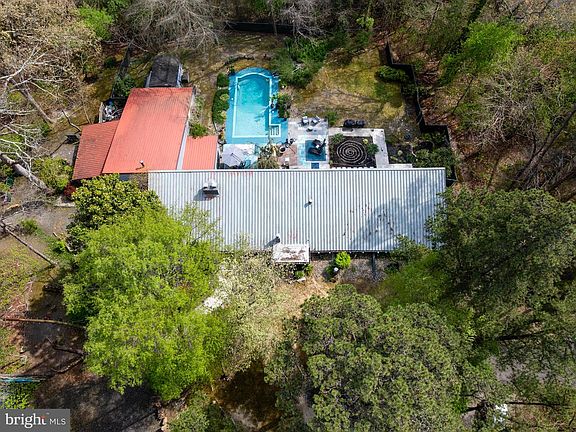 4th image of 863 McKendimen Rd