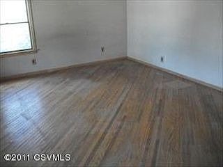 4th image of 9 W 5th St