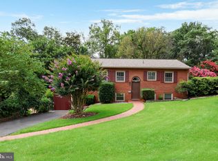 2615 Fairview Dr, Alexandria, VA 22306