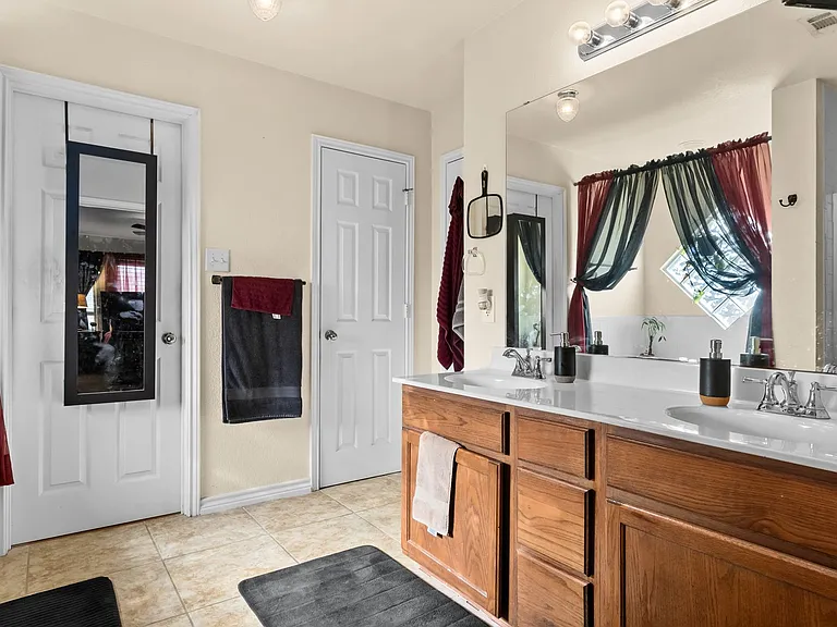 5815 Durango Dr — Photo 11