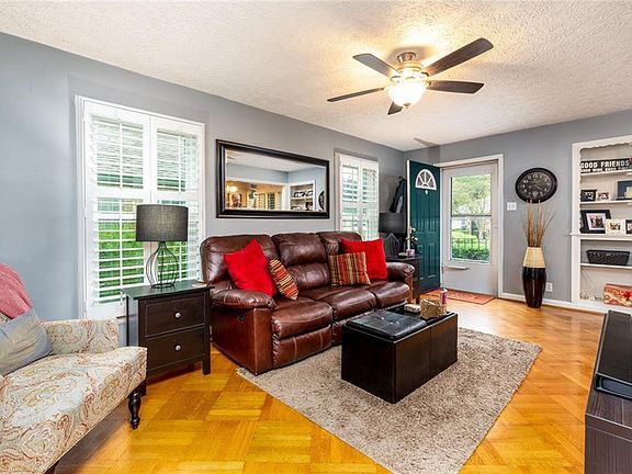 4th image of 5654 Indianola Ave