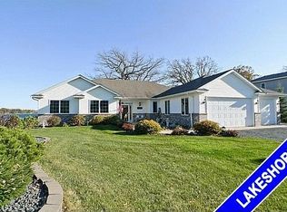 9227 Lake Blvd, Chisago City, MN 55013