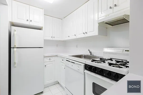 Rented by Bond New York | media 19