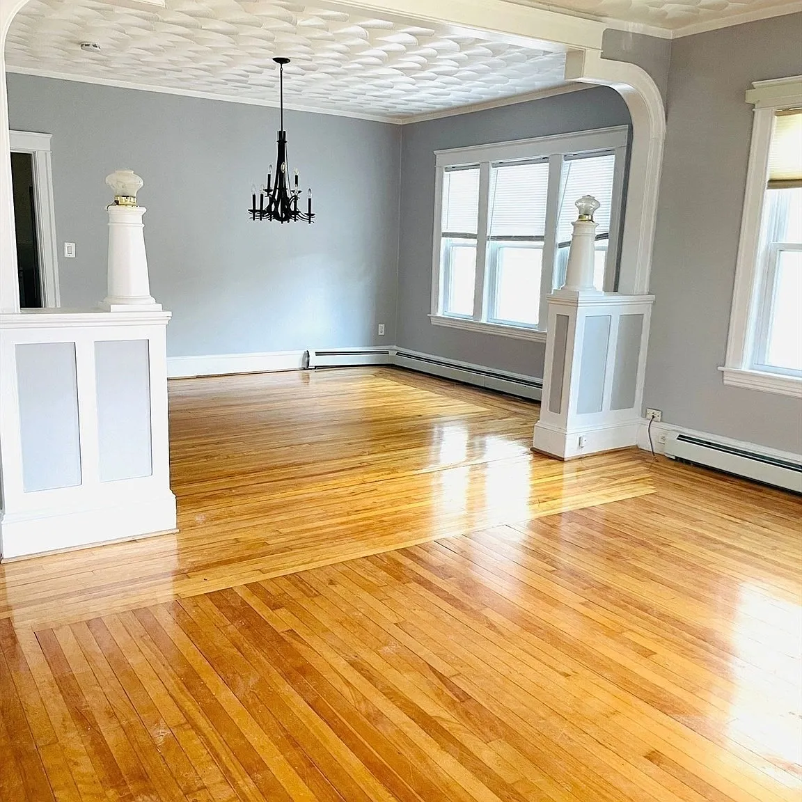 3 bed, 1.0 bath, 1428 sqft, $2,500 — Photo 1