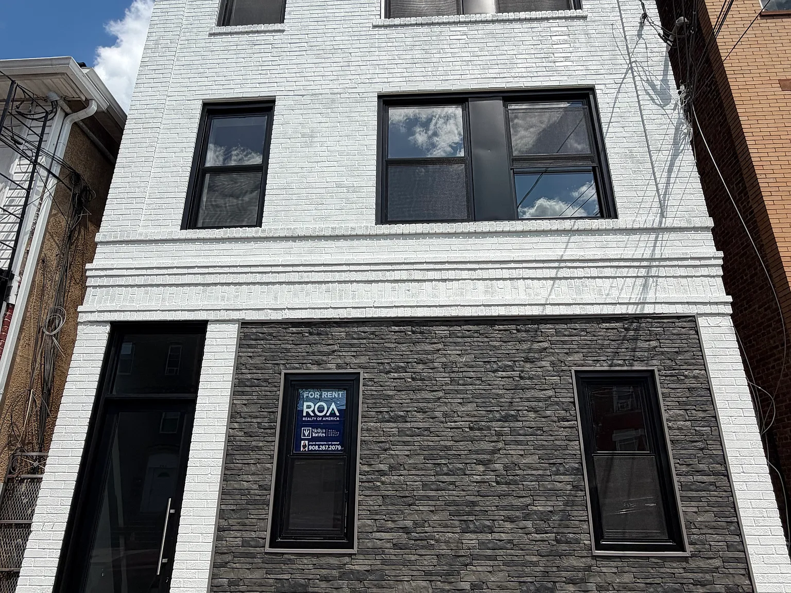 3 bed, $2,500 — Photo 1