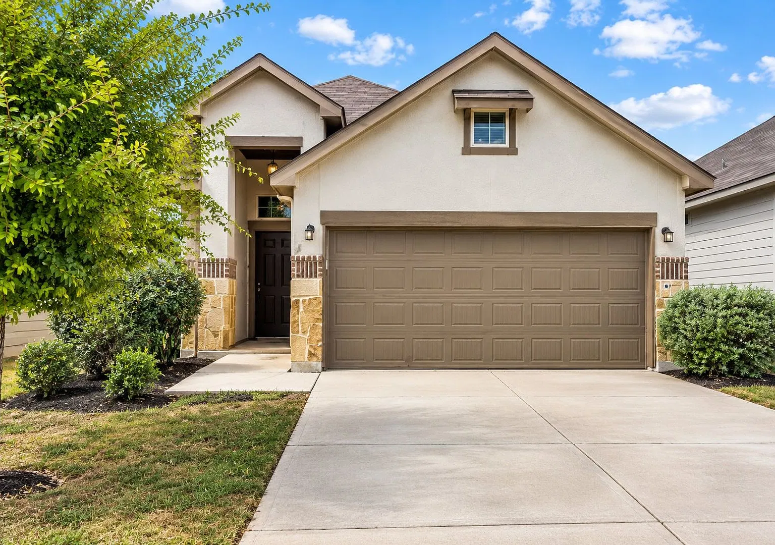 Beautiful 4-Bedroom, 3-Bath Single-Story Home with Fresh Interior Paint, Spacious Open Floor Plan... — Photo 1