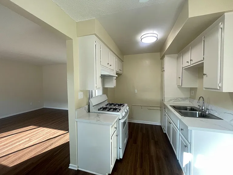 Summerwind Apartments — Photo 13