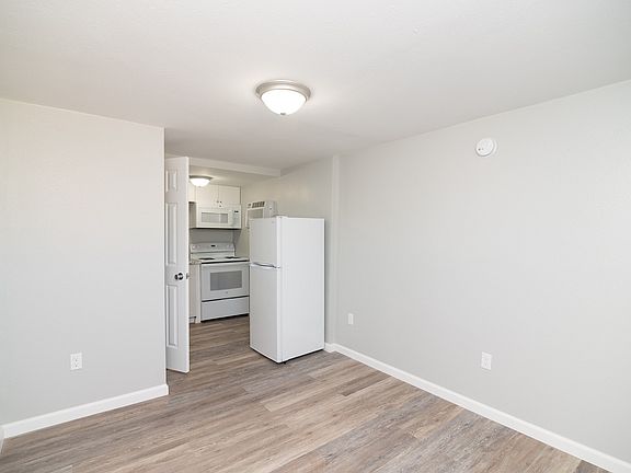 4th image of 1518 E McCarty St #15